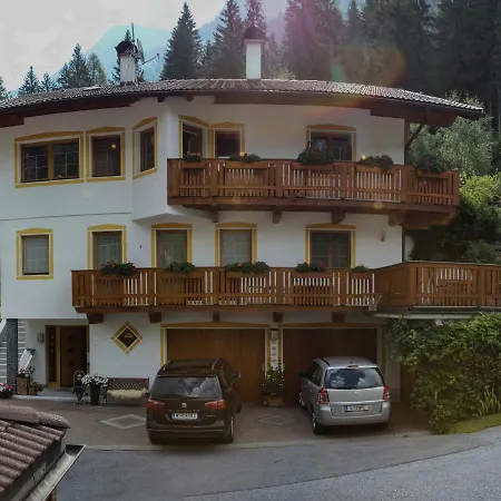 Haus Ferchl 아파트 *